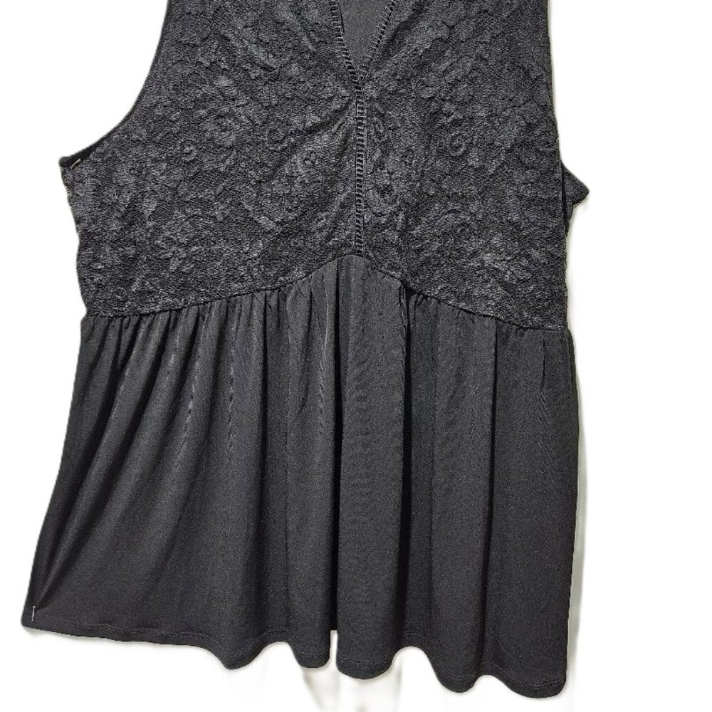 TORRID BLACK LACE BABY DOLL SLEEVELESS KEYHOLE TOP 2 - Picture 3 of 11